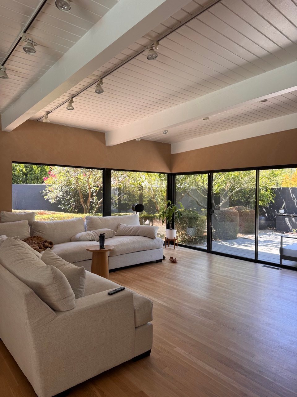 Camel limewash walls in a Mid-Century Los Angeles living room by Faberwurk